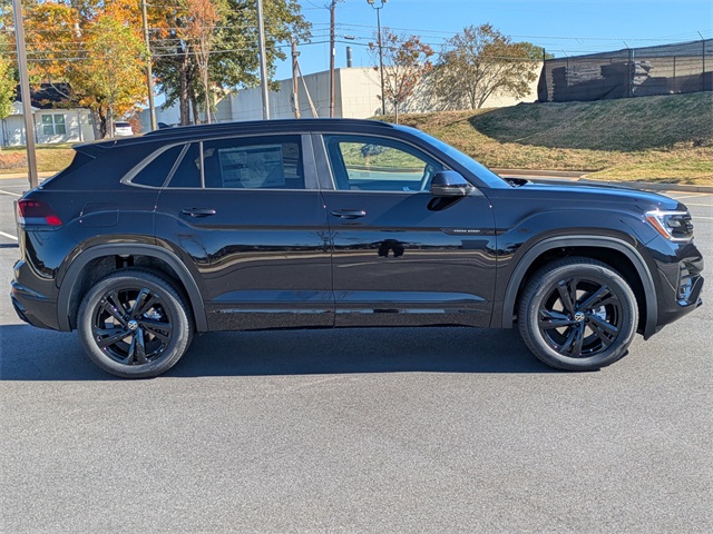 2026 Volkswagen Tiguan SEL R-Line photo 2