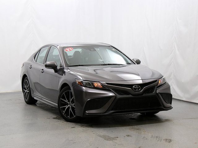 2023 Toyota Camry SE's photo