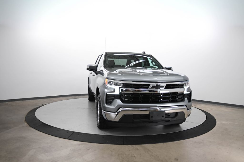 2023 Chevrolet Silverado 1500 LT photo 2