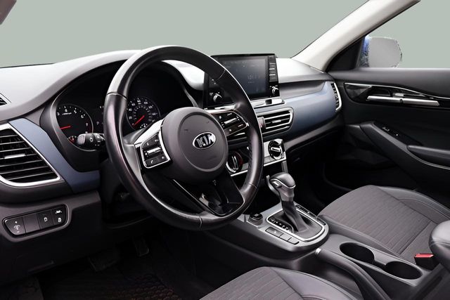 2021 Kia Seltos S photo 2