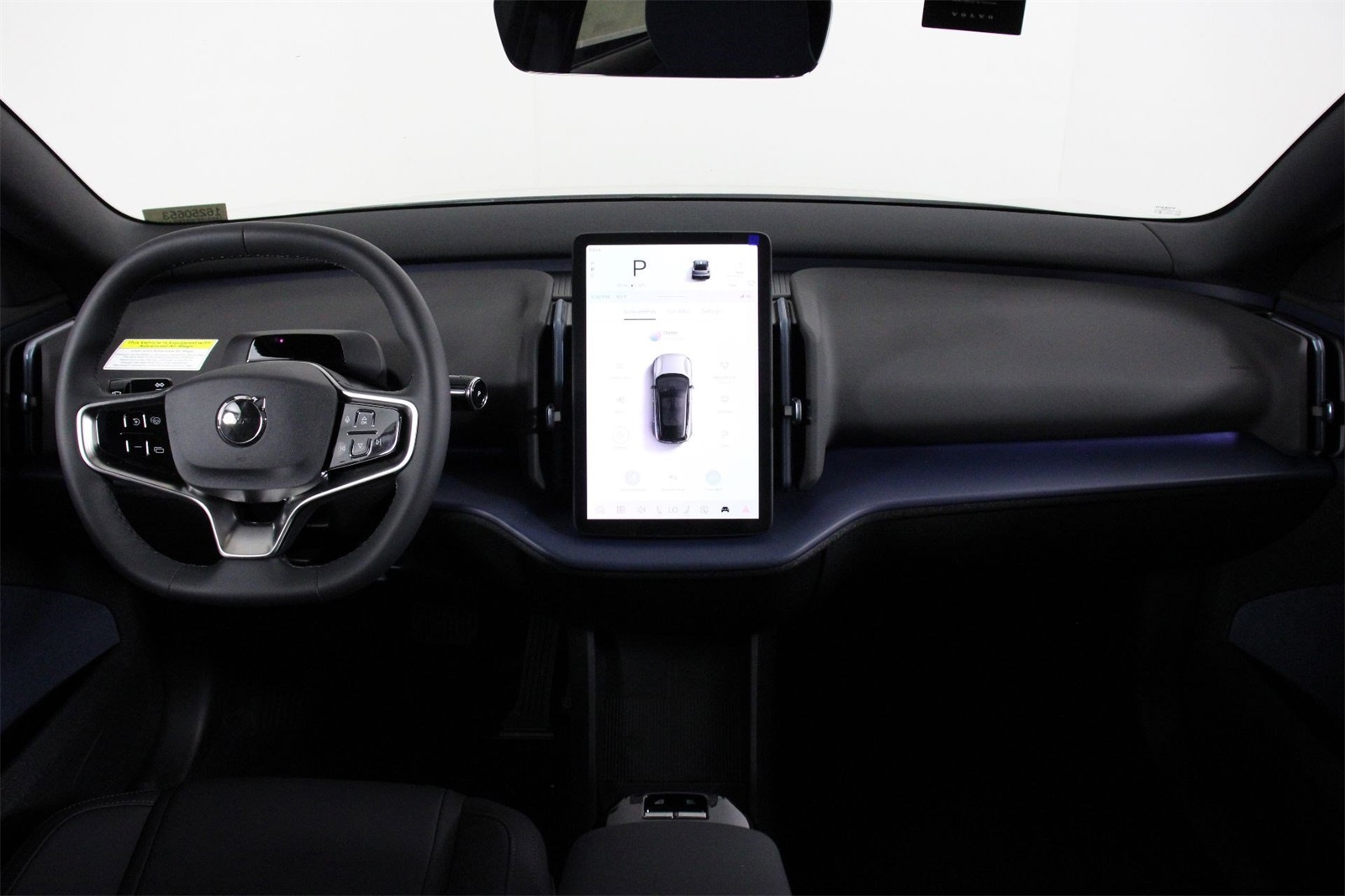 2025 Volvo EX30 Plus photo 4
