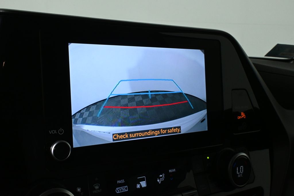 2024 Toyota Highlander XLE photo 24