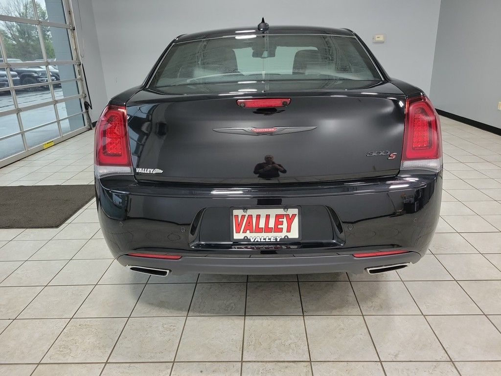 2023 Chrysler 300 S photo 5