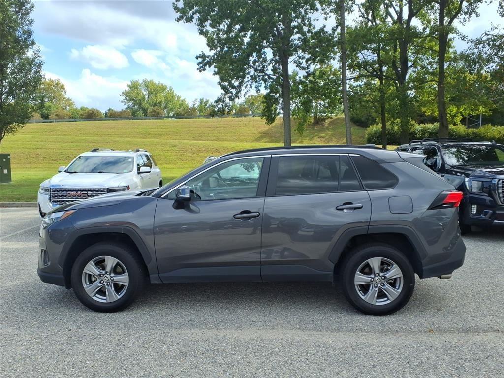 2024 Toyota RAV4 XLE photo 3