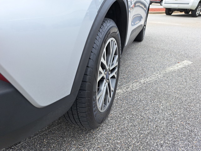 2020 Ford Escape SEL photo 7