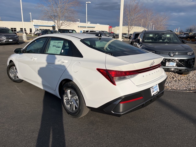 2026 Hyundai Elantra SE photo 3