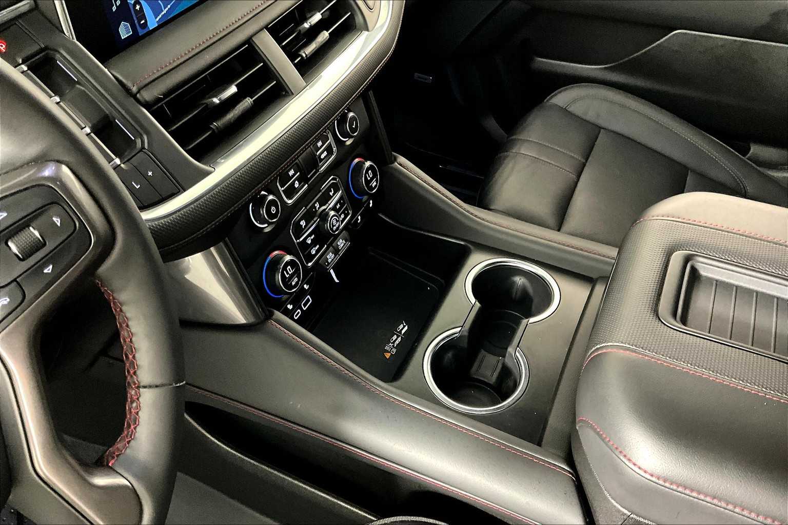 2024 Chevrolet Suburban RST photo 14
