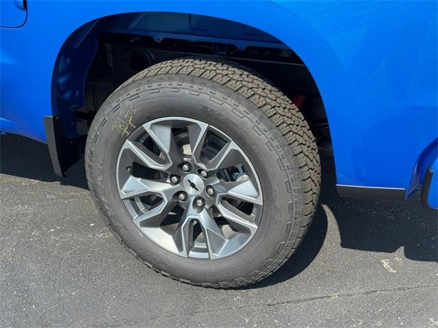 2026 Chevrolet Silverado RST photo 4
