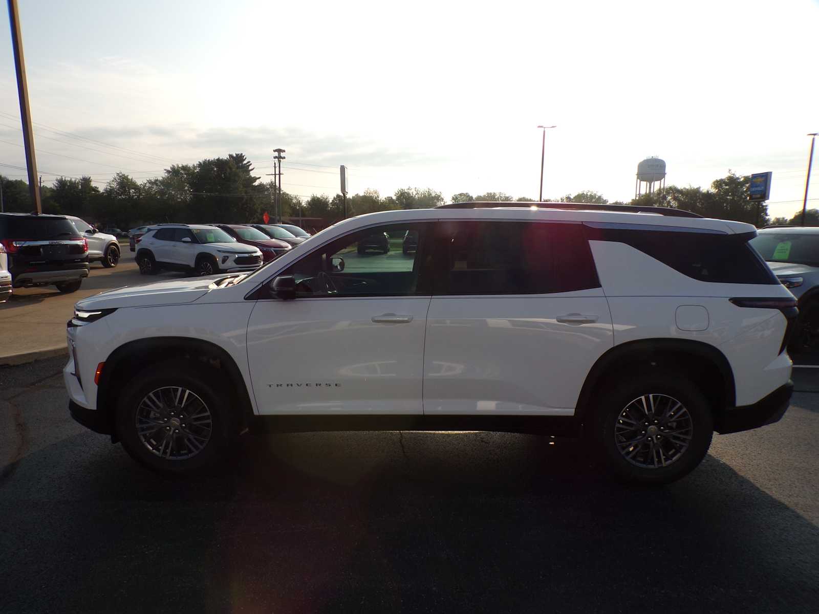 2026 Chevrolet Traverse photo 2