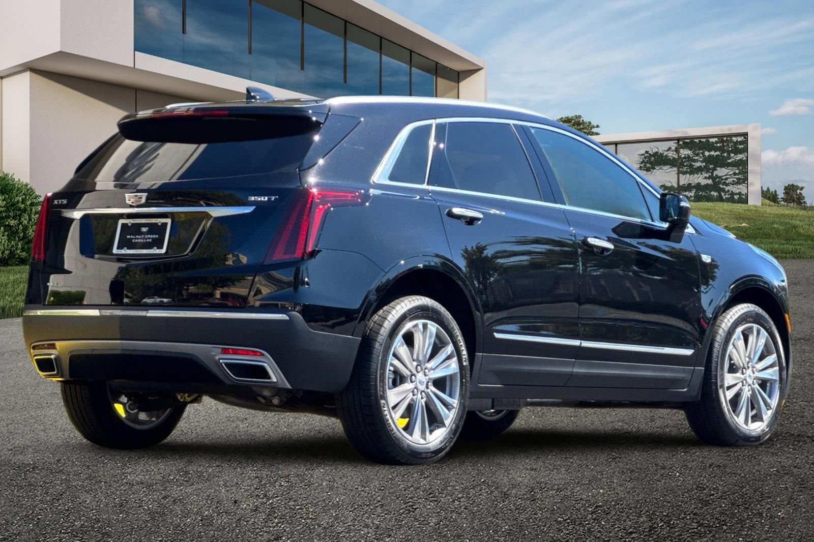 2025 Cadillac XT5 Premium Luxury photo 3
