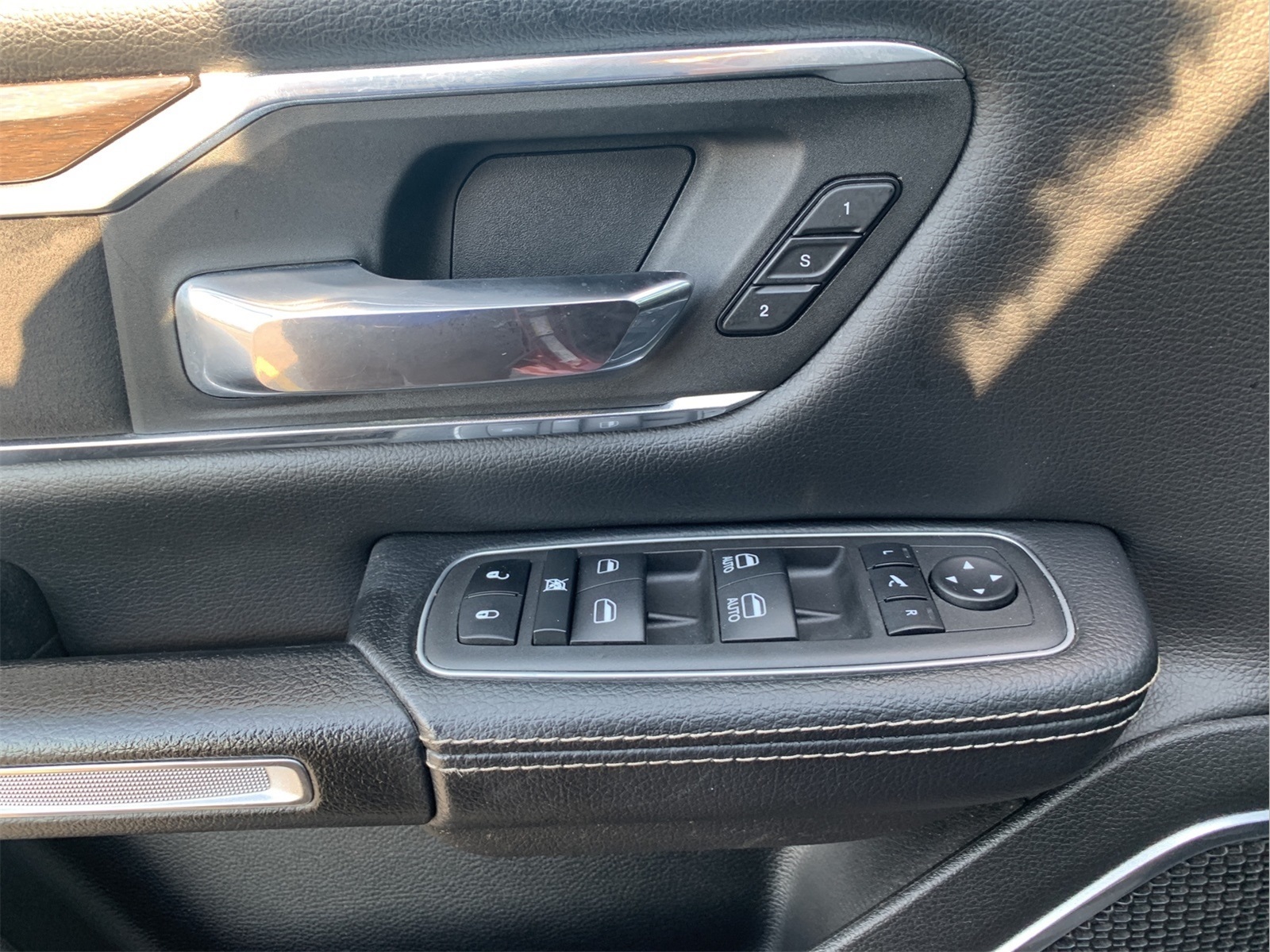 2022 Ram 1500 Laramie photo 12