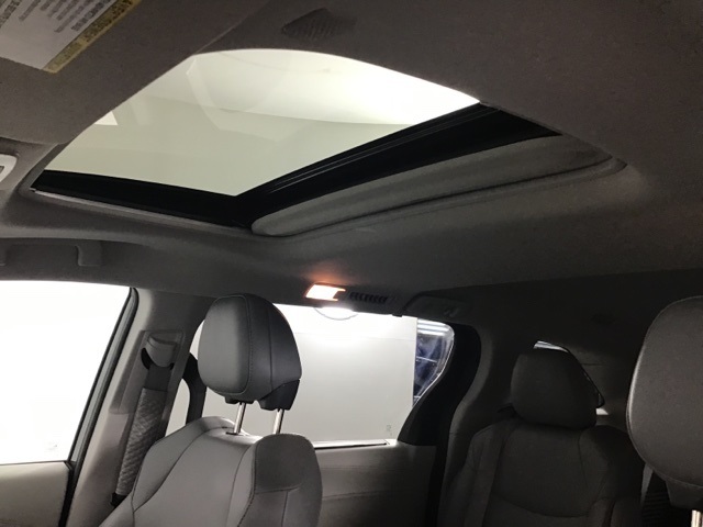 2021 Toyota Sienna XLE photo 10