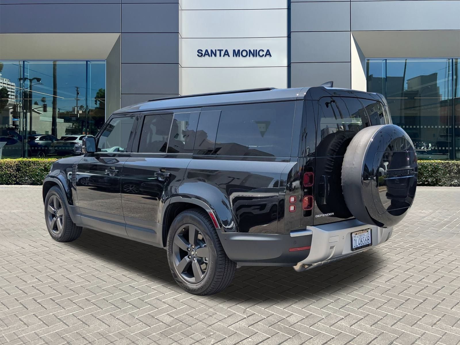 2025 Land Rover Defender 130 S photo 8