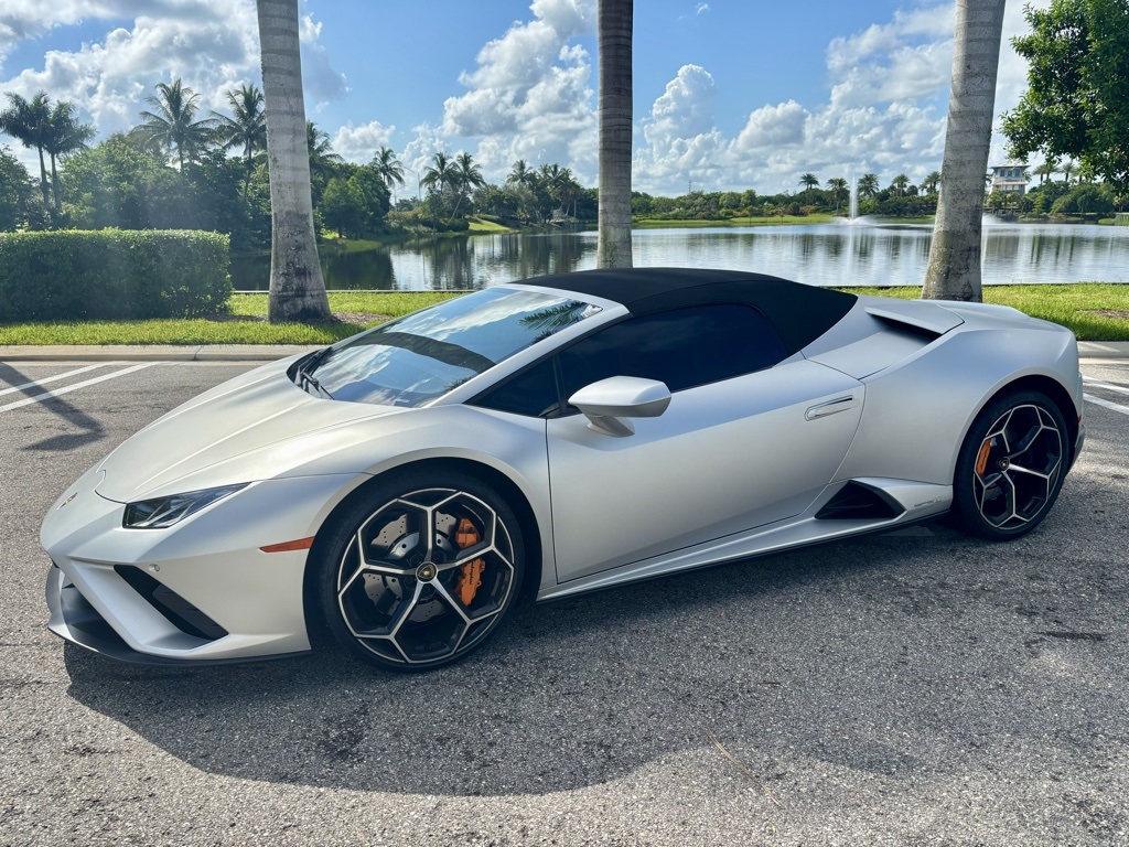 2021 Lamborghini Huracan Evo Base photo 2