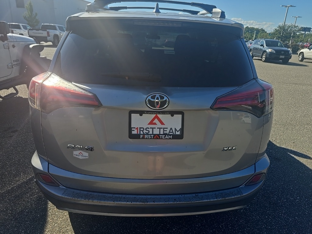 2017 Toyota RAV4 XLE photo 6