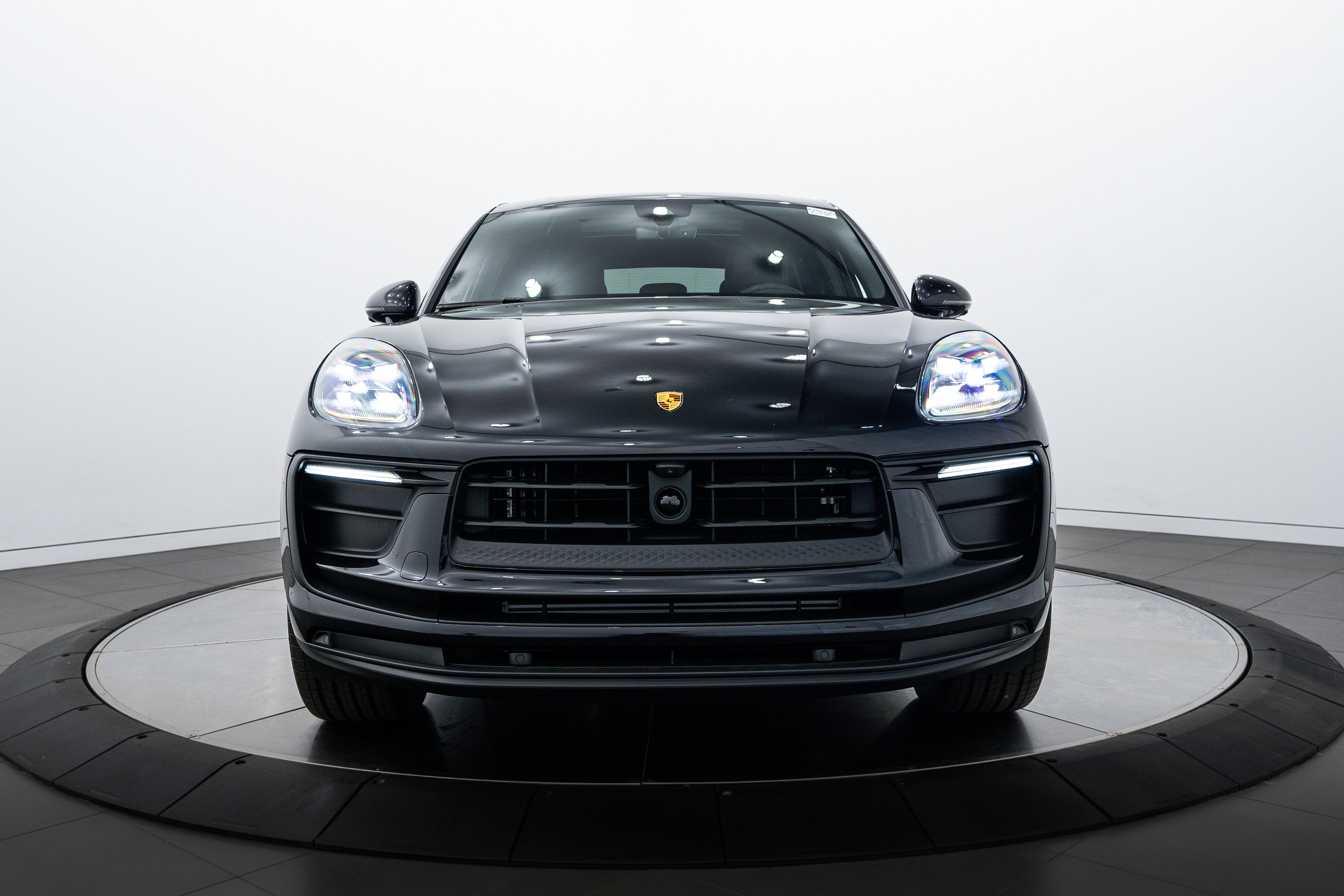 2025 Porsche Macan Base photo 9