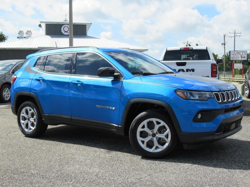 2025 Jeep Compass Latitude photo 2