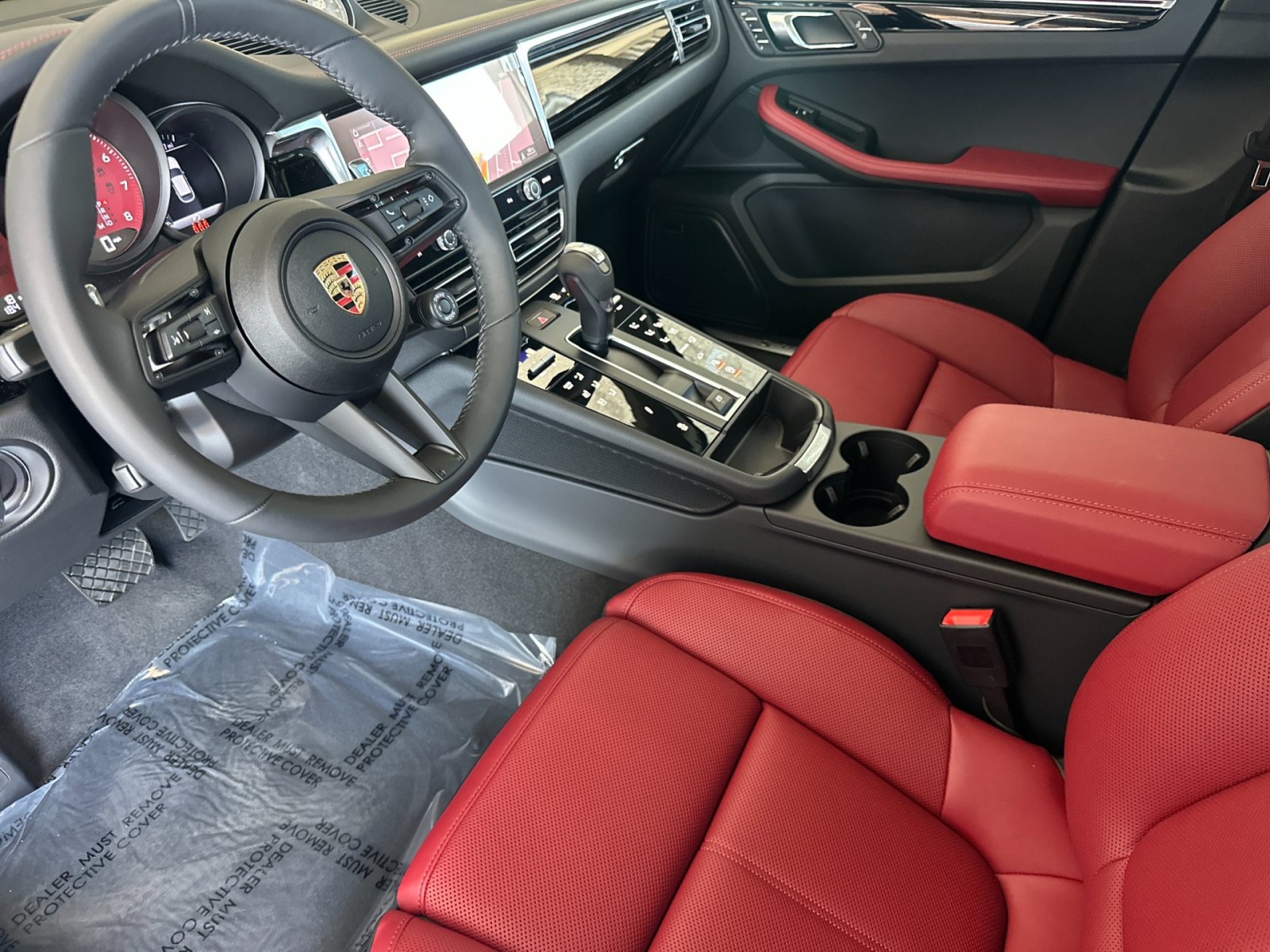 2025 Porsche Macan S photo 2