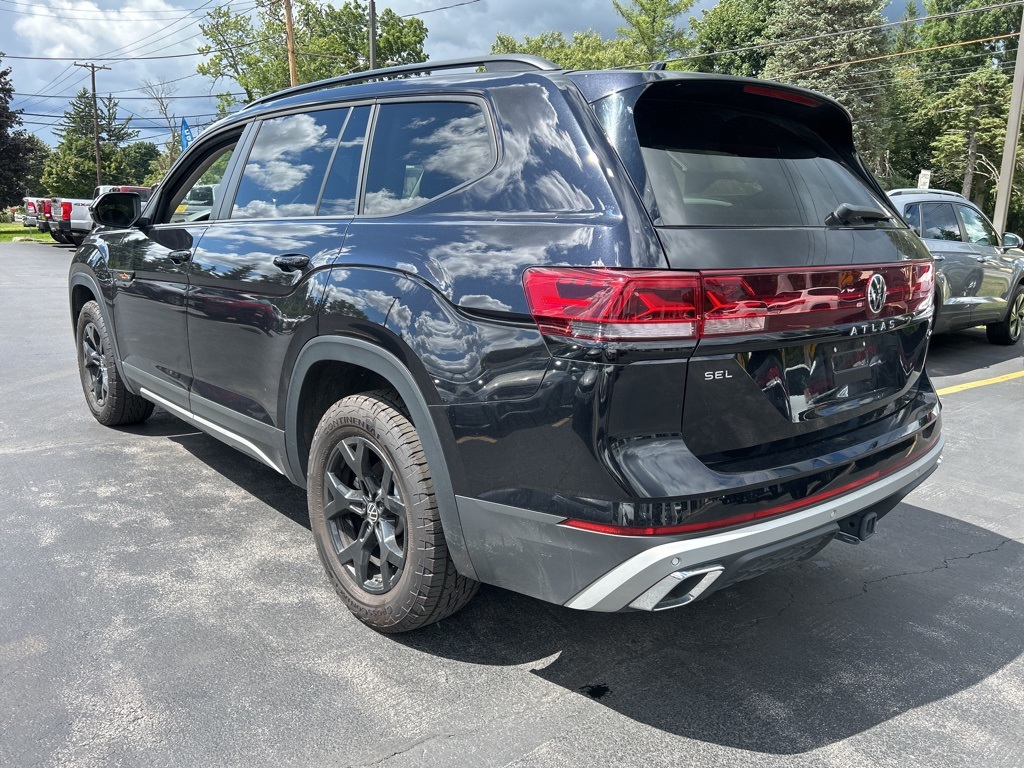 2024 Volkswagen Atlas Peak Edition SEL photo 2