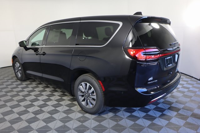 2025 Chrysler Pacifica Hybrid photo 6