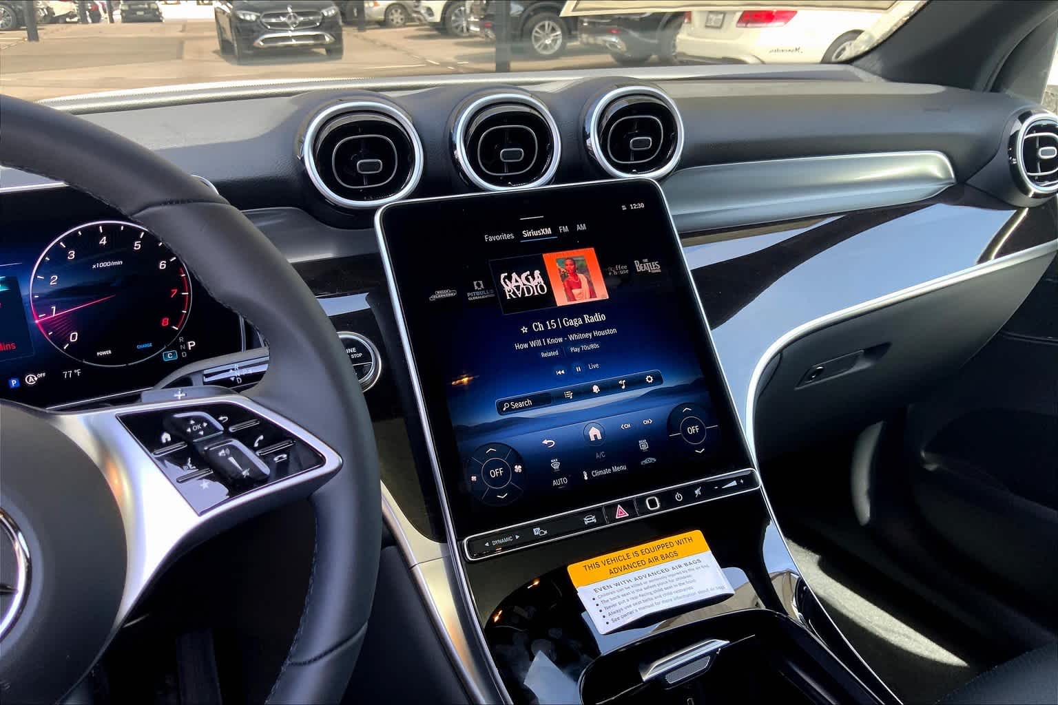 2025 Mercedes Benz GLC 300 photo 3