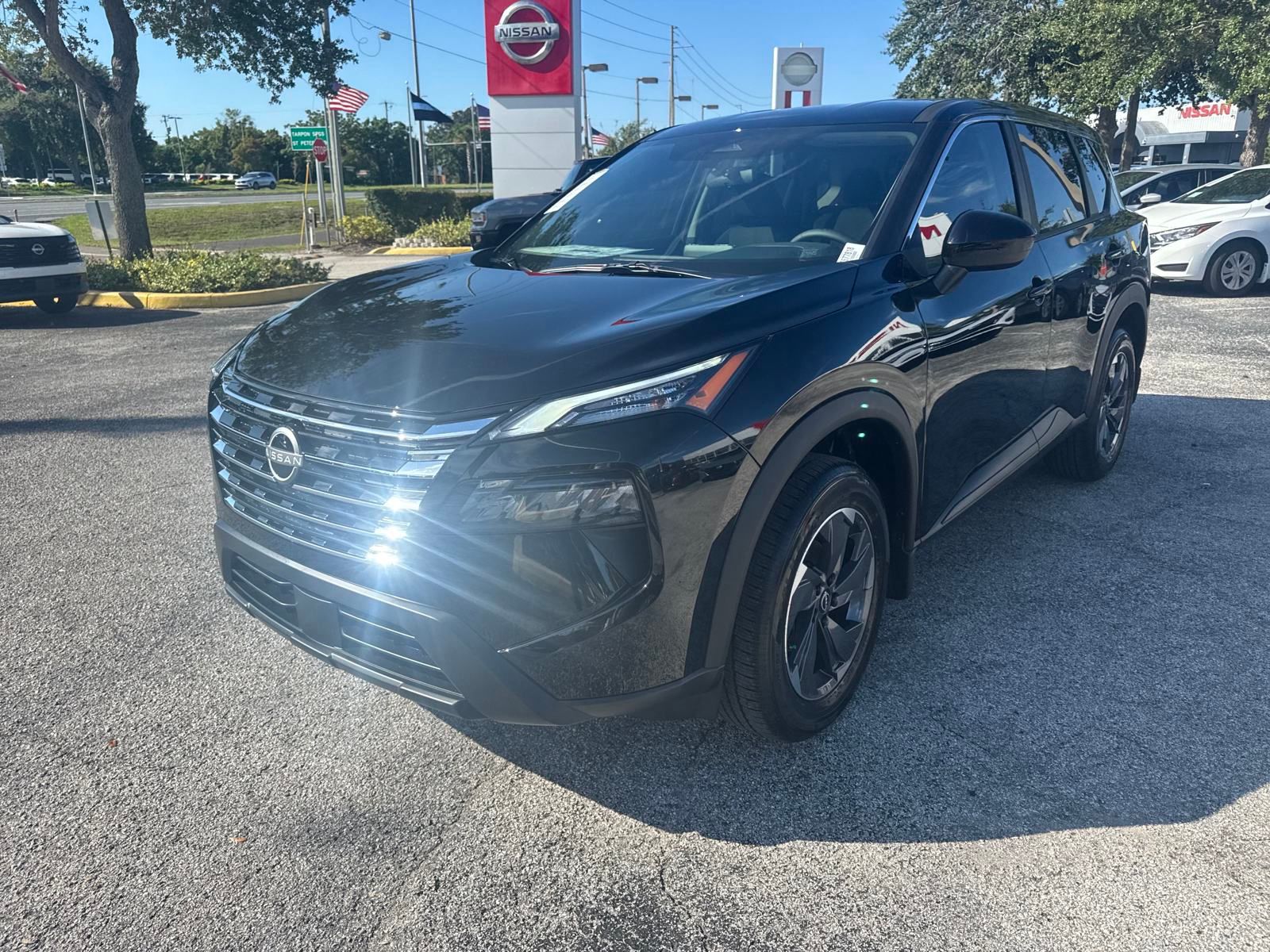 2026 Nissan Rogue SV photo 2