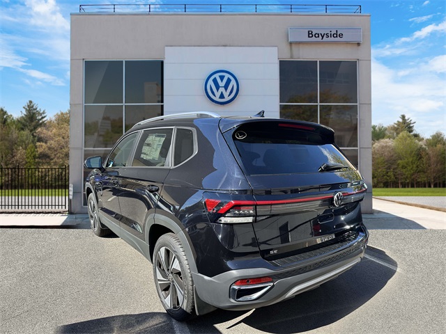 2025 Volkswagen Taos SE photo 4