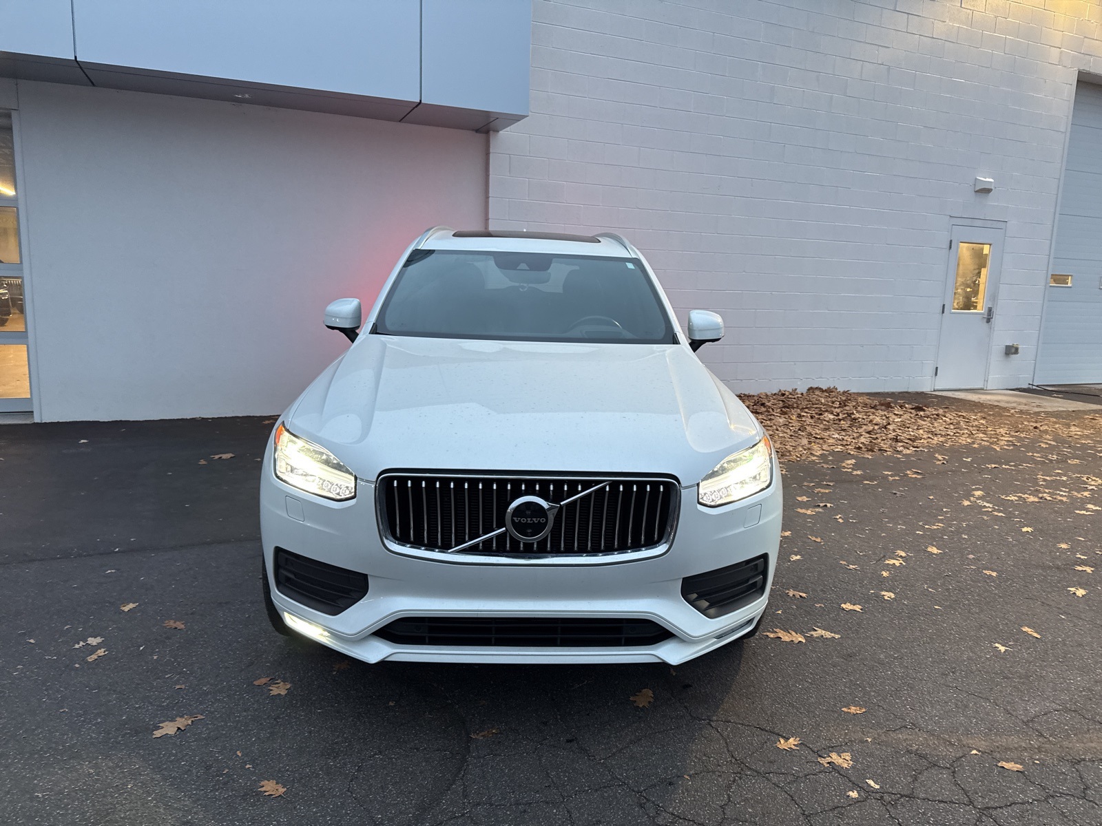 2021 Volvo XC90 T6 Momentum photo 3