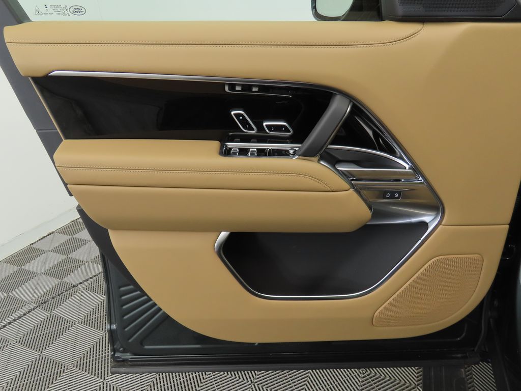 2025 Land Rover Range Rover SE photo 20
