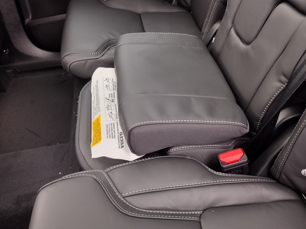 2026 VOLVO XC90 - Image 21