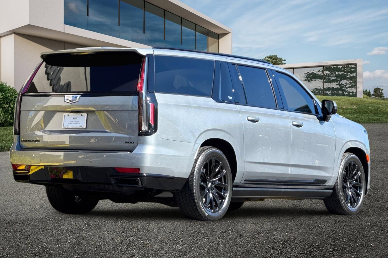 2023 Cadillac Escalade ESV Sport photo 2