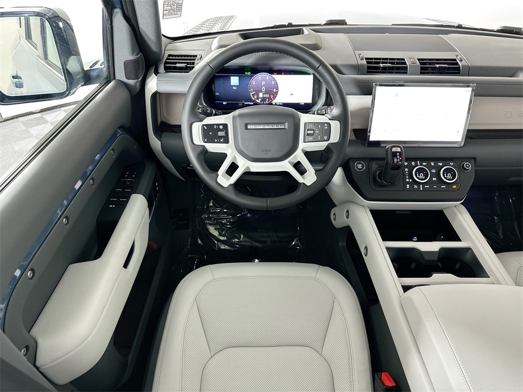 2025 Land Rover Defender 110 X-Dynamic SE photo 19