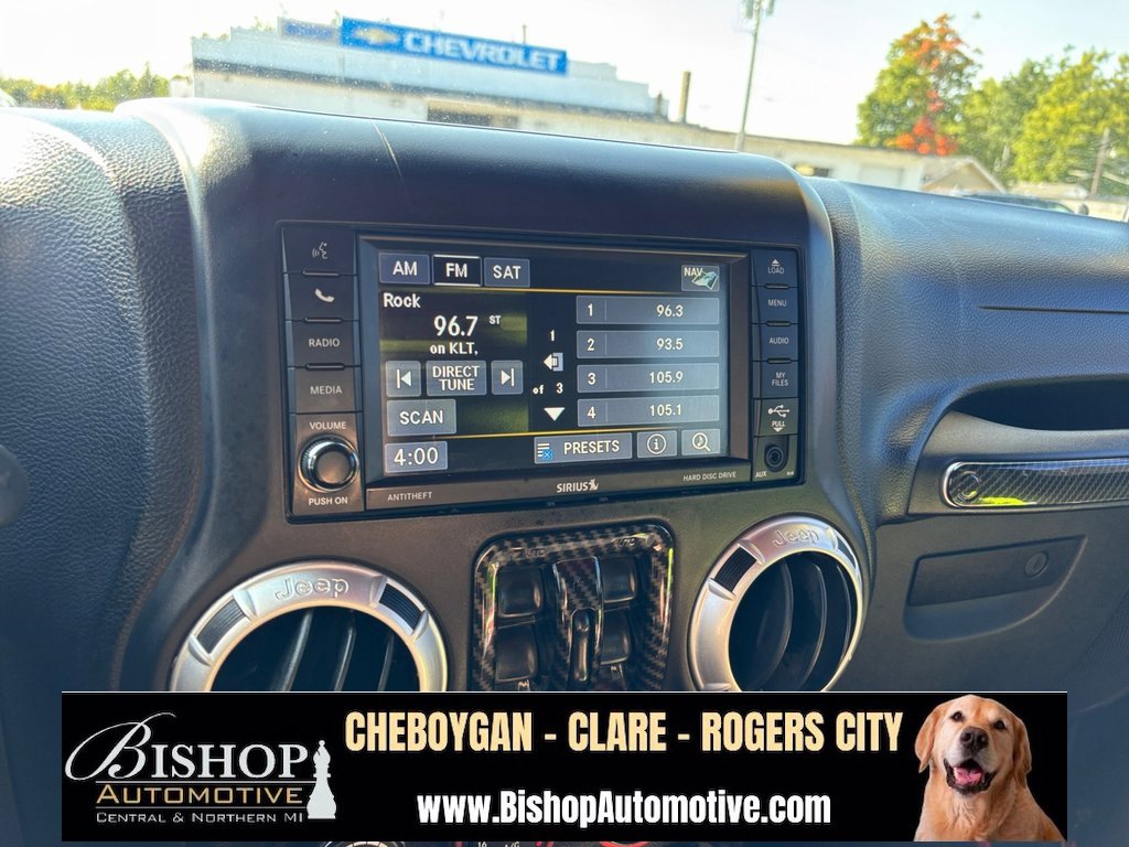 2014 Jeep Wrangler Unlimited Sahara photo 23