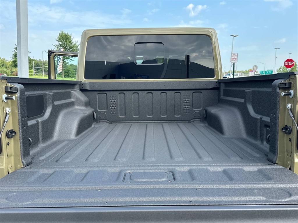 2025 Jeep Gladiator Sport photo 27