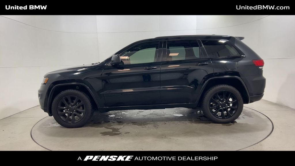 2017 Jeep Grand Cherokee Altitude photo 4
