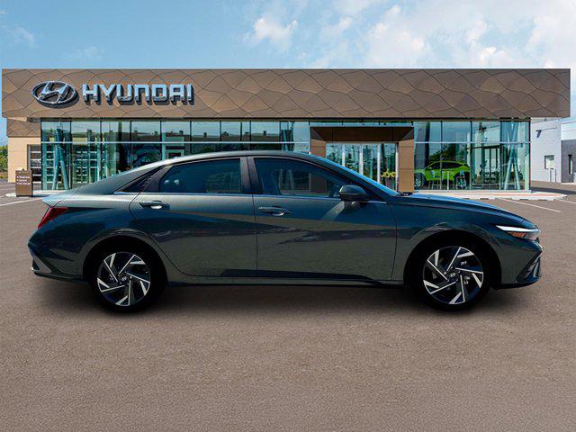 2025 Hyundai Elantra Limited photo 8