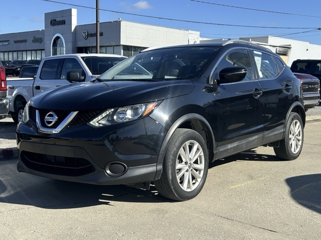 2017 Nissan Rogue Sport SV photo 2