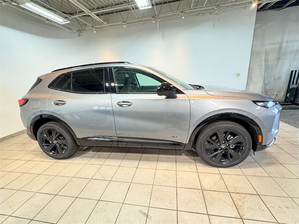 2025 Buick Envision Sport Touring photo 3