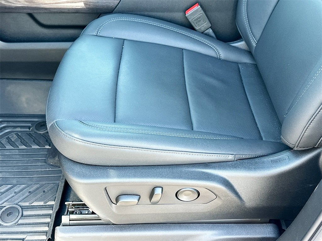2025 Chevrolet Silverado 1500 LTZ photo 13