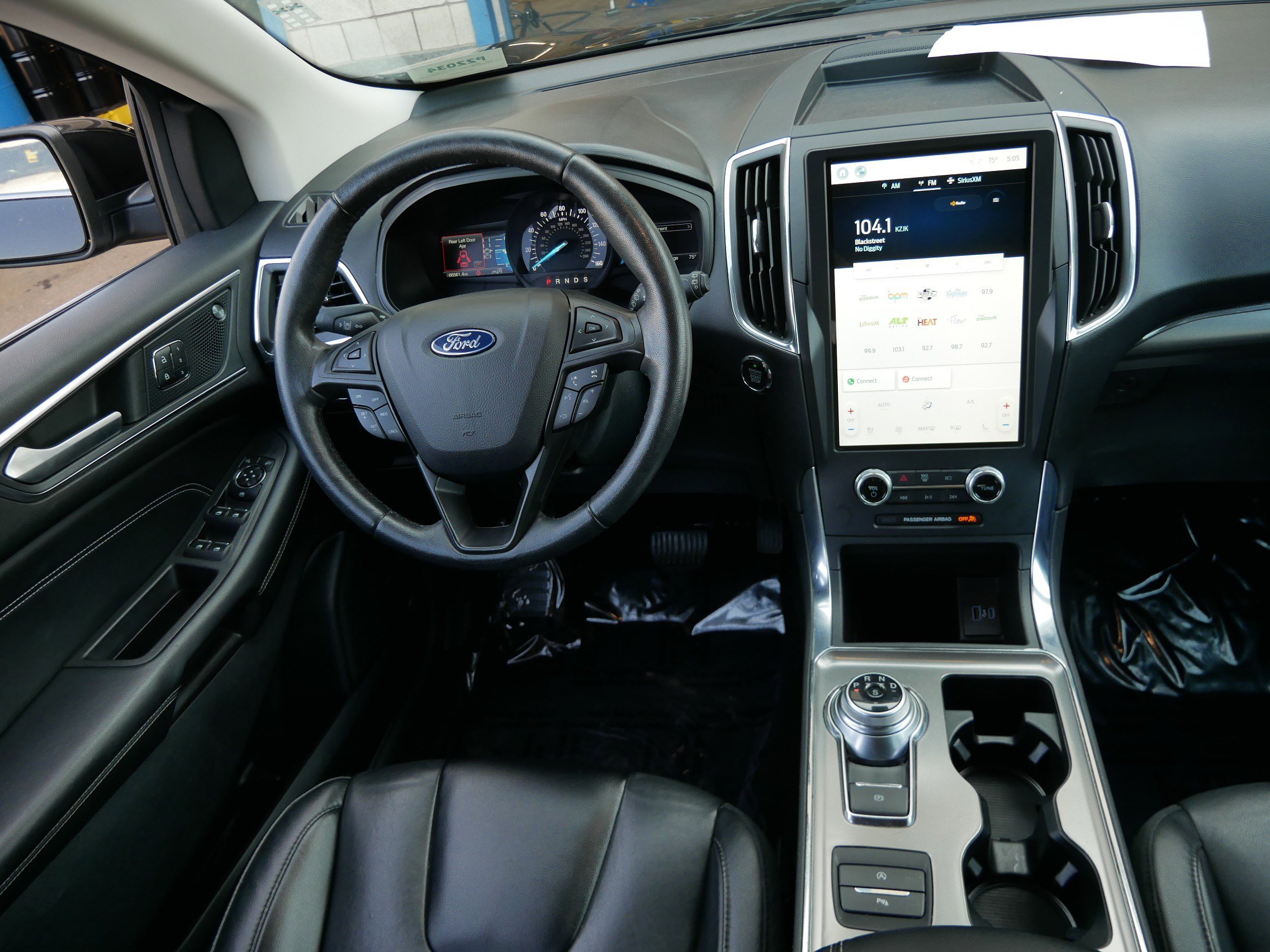 2022 Ford Edge Titanium photo 9