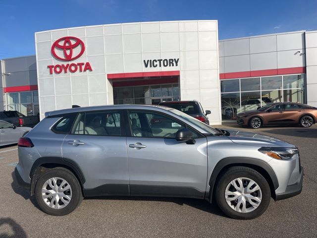2023 Toyota Corolla Cross L photo 3