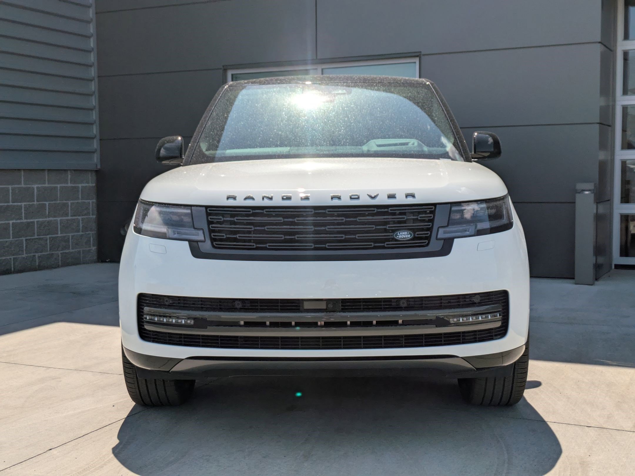 2025 Land Rover Range Rover SE photo 2