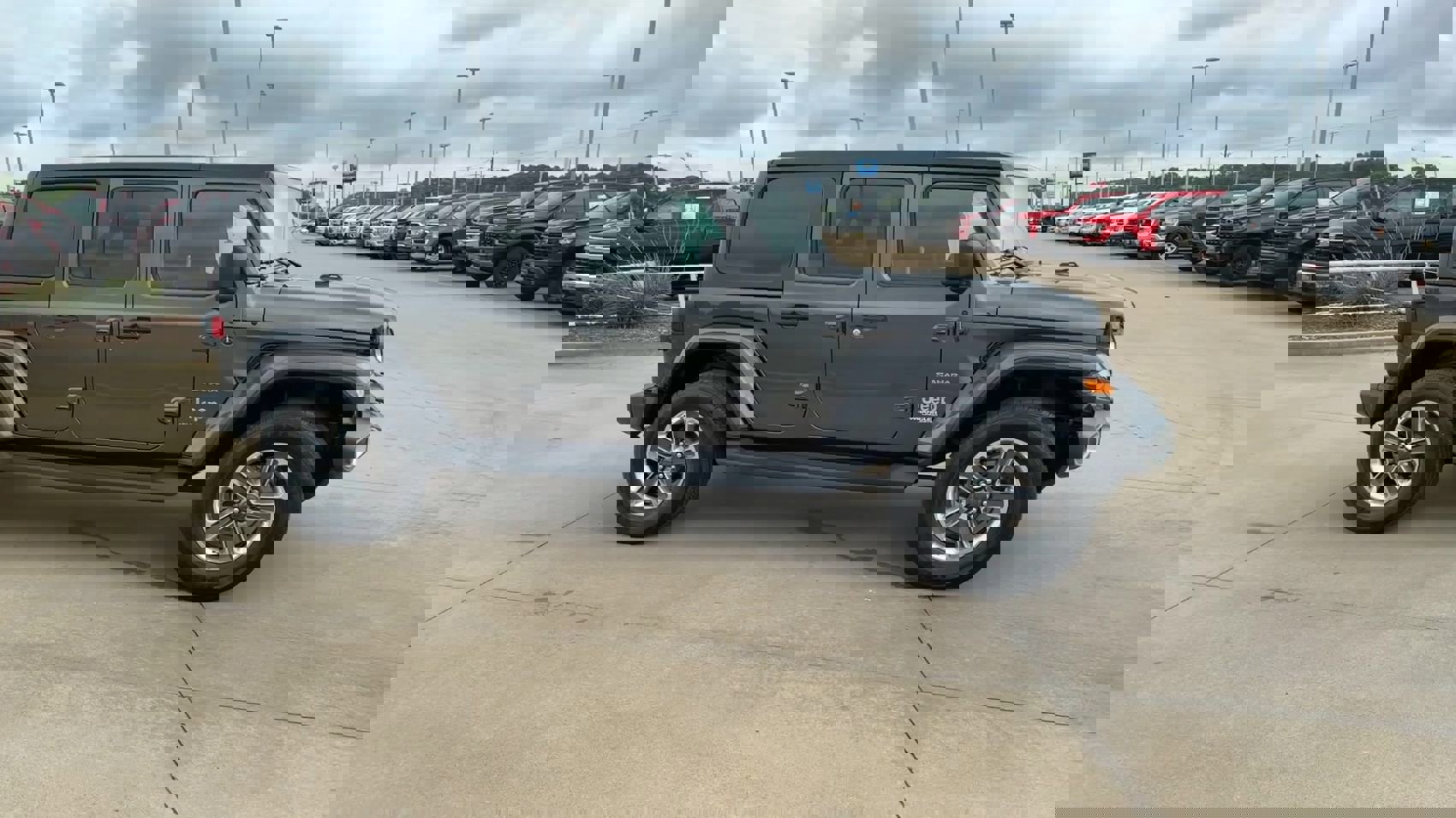 2020 Jeep Wrangler Unlimited Sahara photo 9