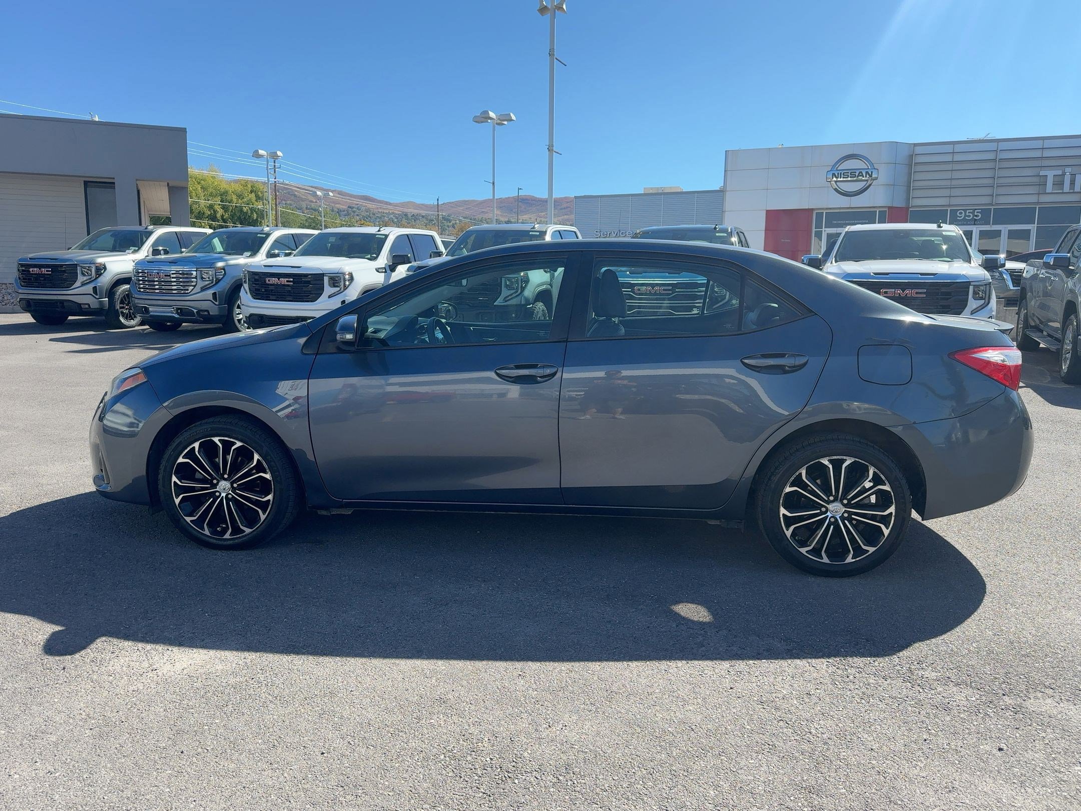 2016 Toyota Corolla S photo 2