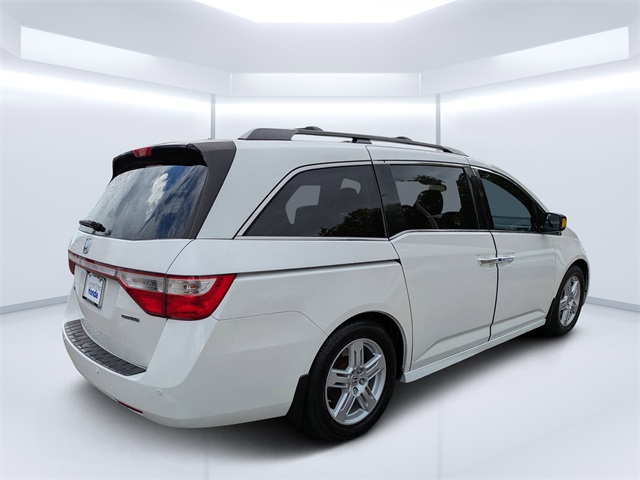 2013 Honda Odyssey Touring photo 3