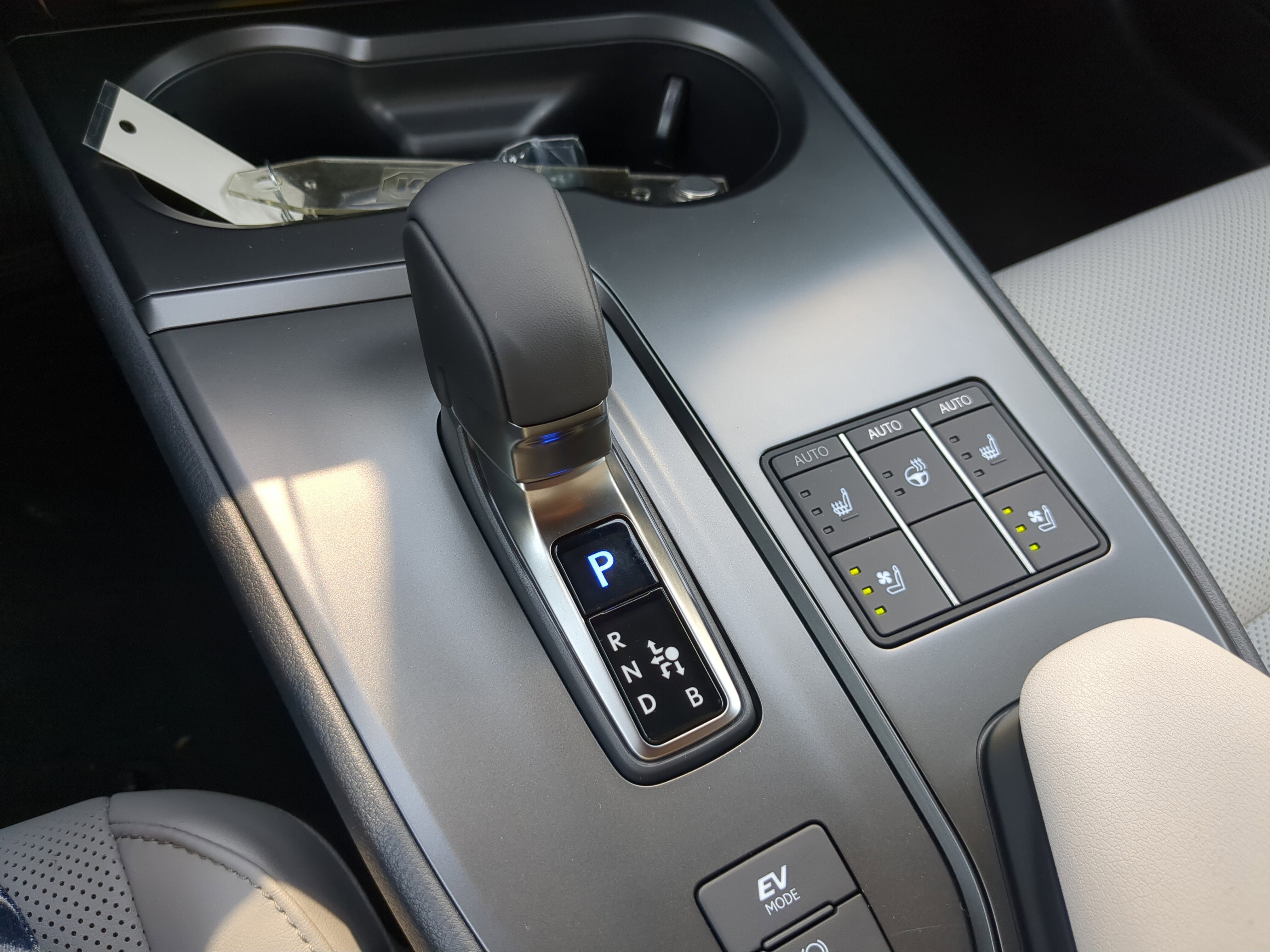 2025 Lexus UX Premium photo 14