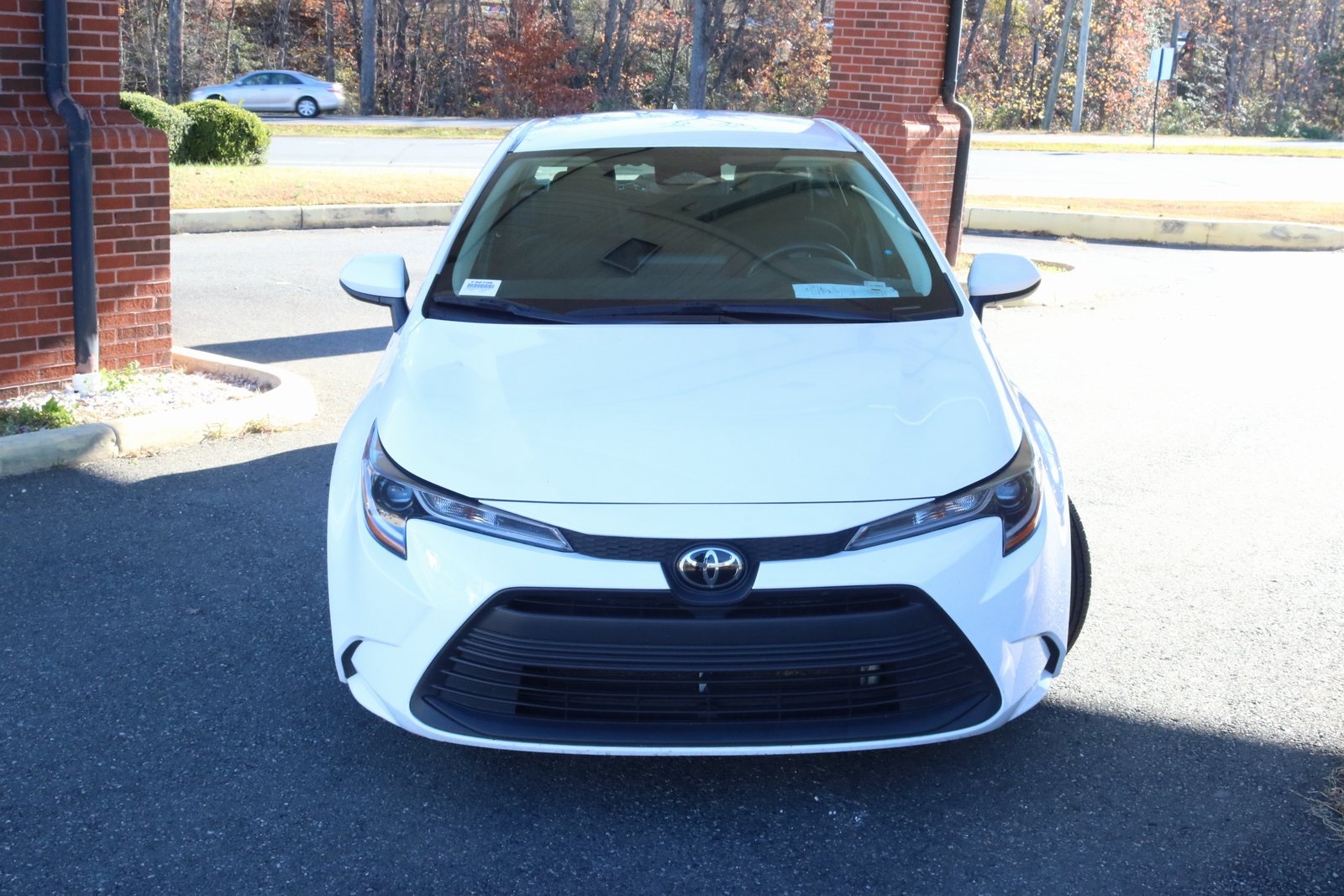 2023 Toyota Corolla LE photo 2