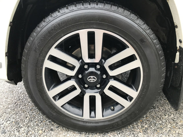 2020 Toyota 4Runner Limited photo 4