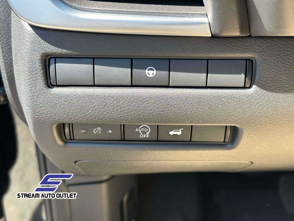2024 Nissan Rogue SV photo 17
