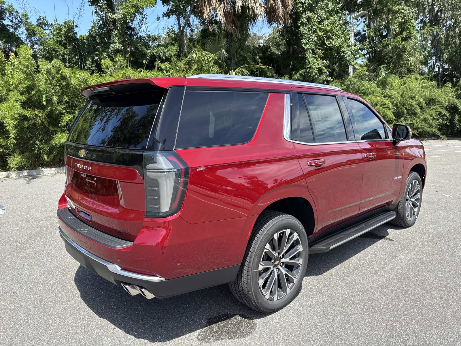 2025 Chevrolet Tahoe High Country photo 2